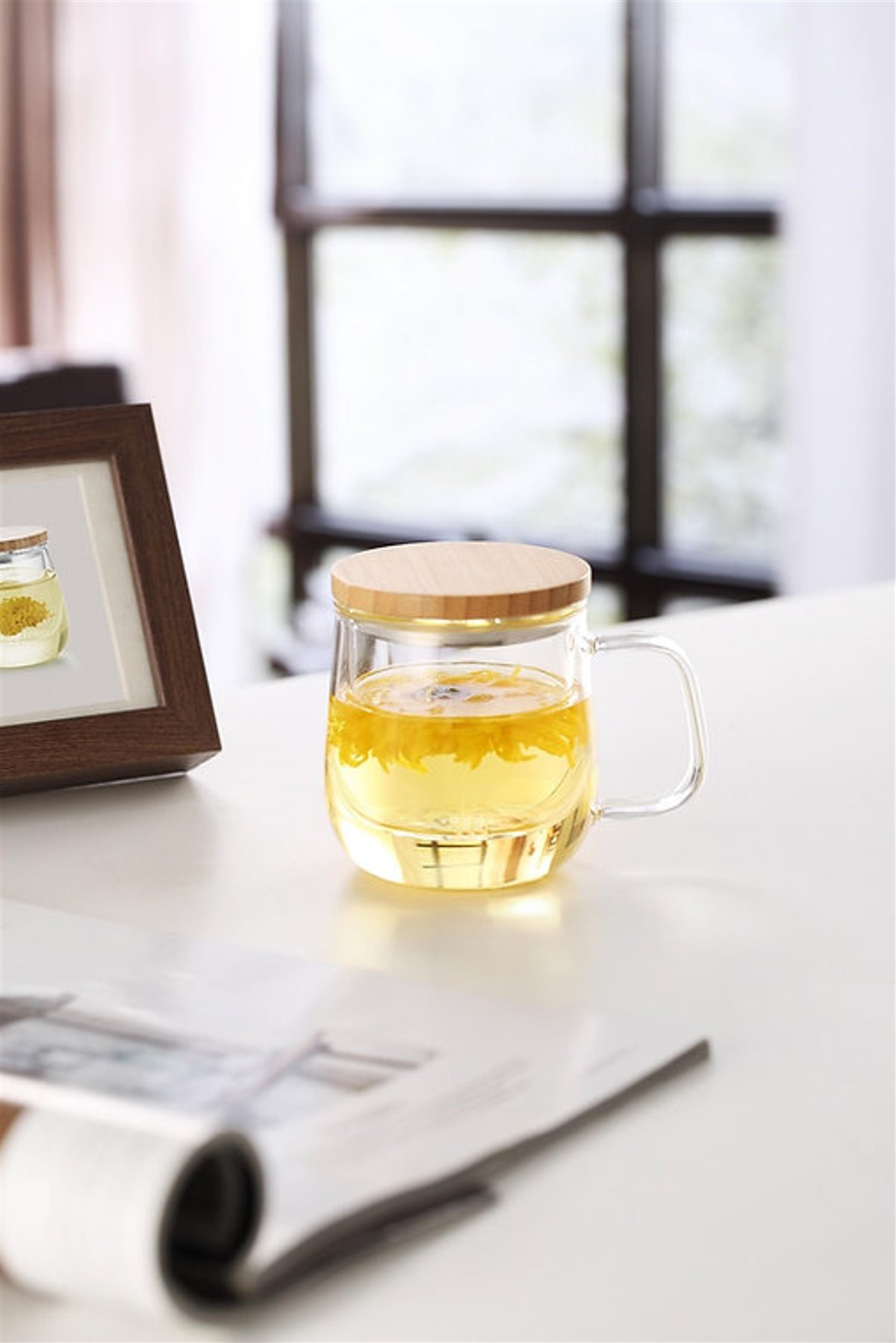 Šalica s filterom i drvenim poklopcem