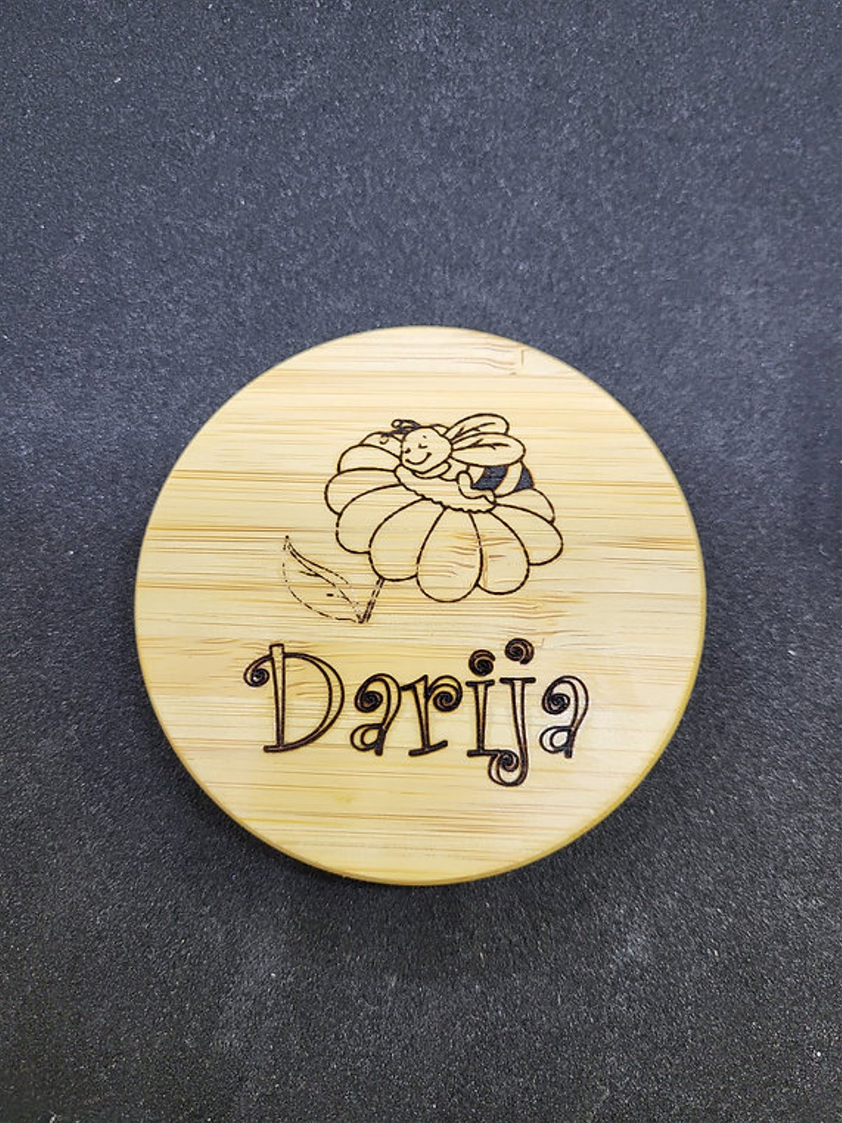 Šalica s filterom i drvenim poklopcem