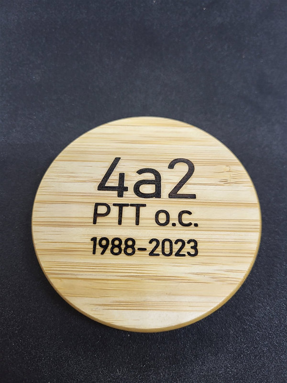 Šalica s filterom i drvenim poklopcem