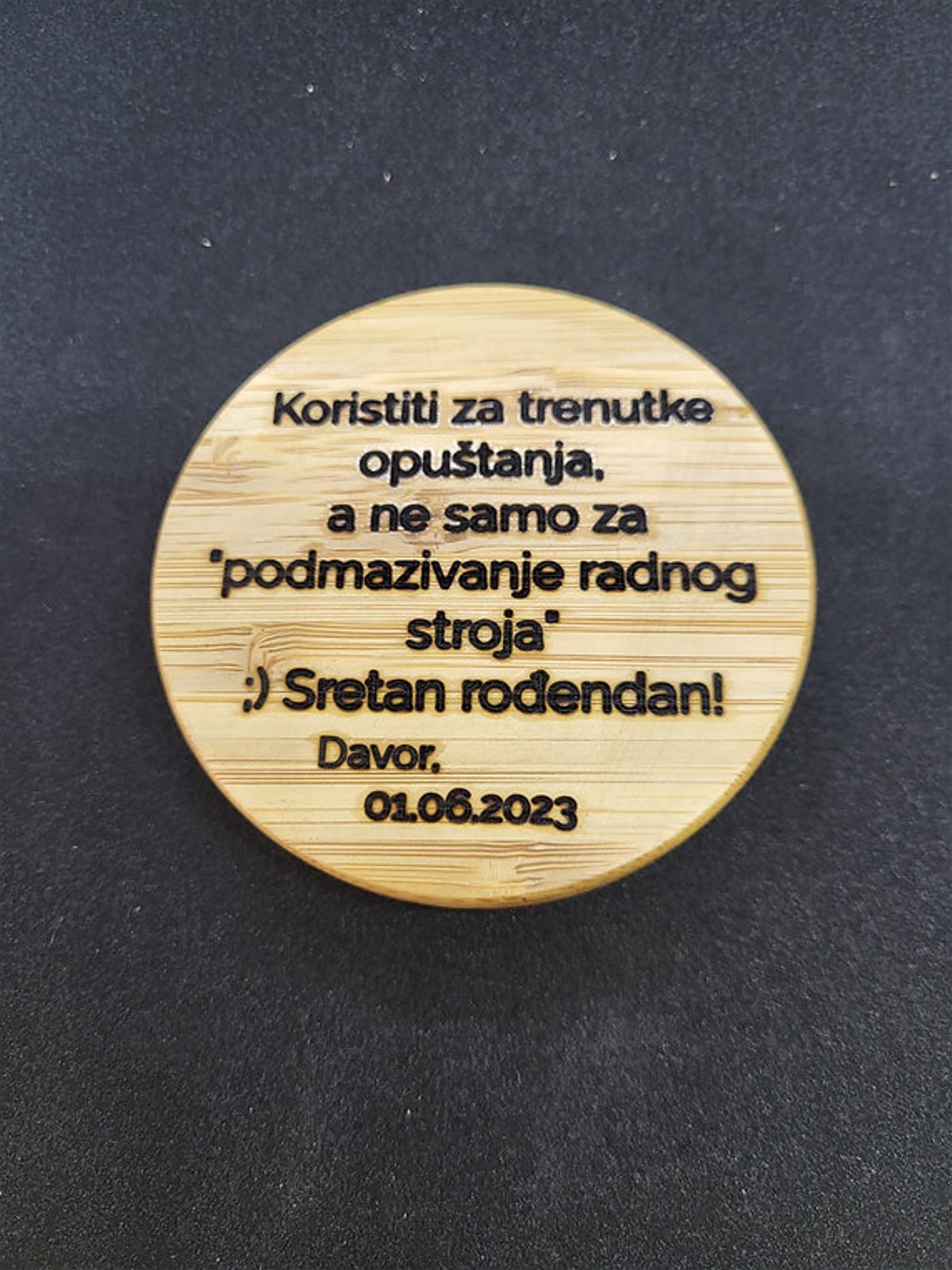 Čajnik s filterom i drvenim poklopcem