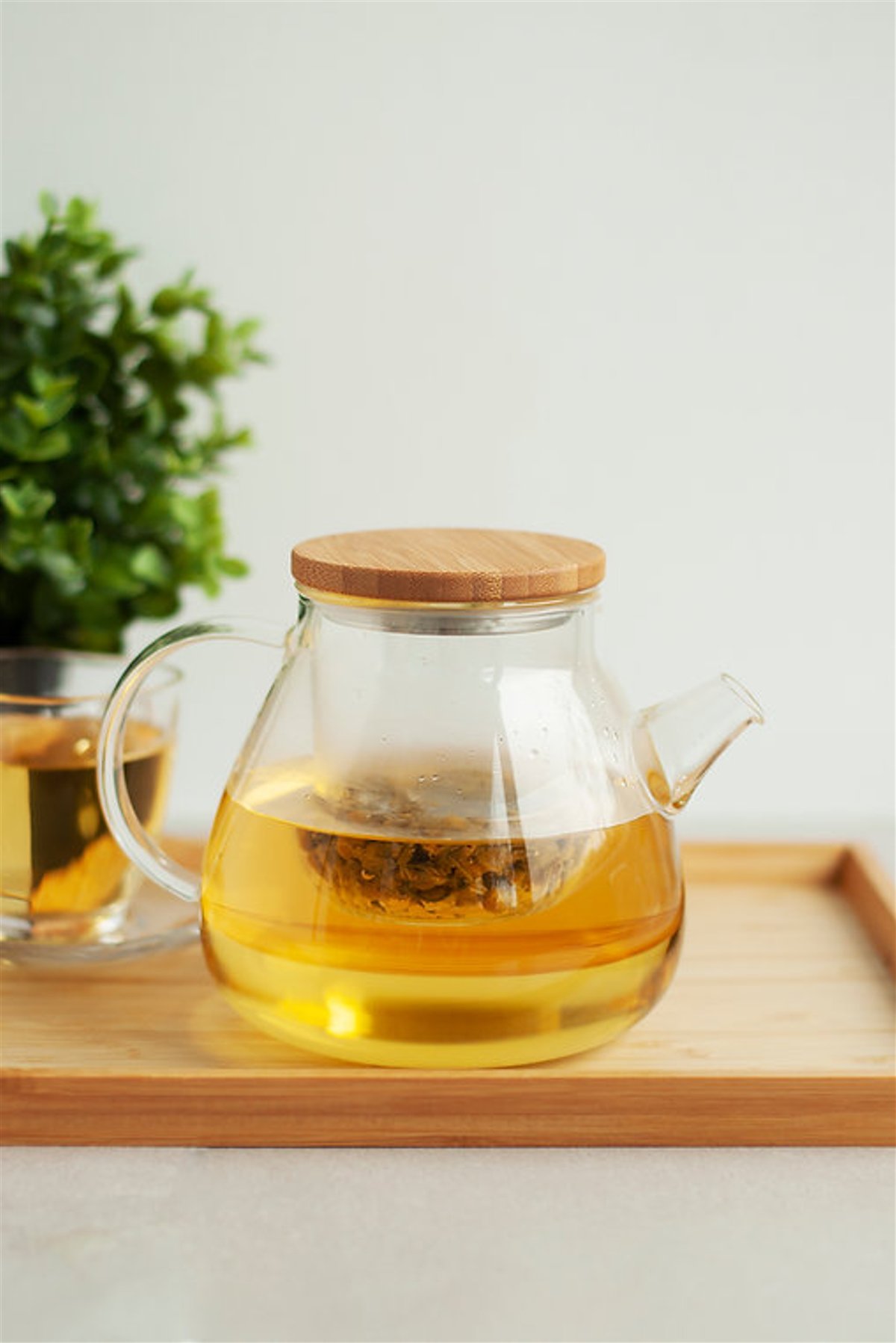 Čajnik s filterom i drvenim poklopcem