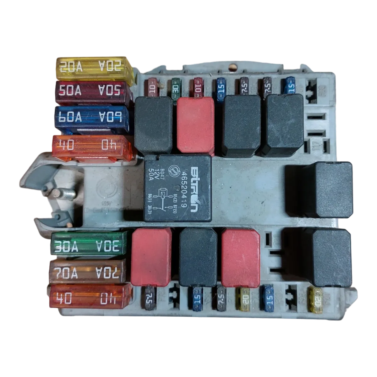 Fiat Punto II    99-11  vanjska kutija osigurača    46760257