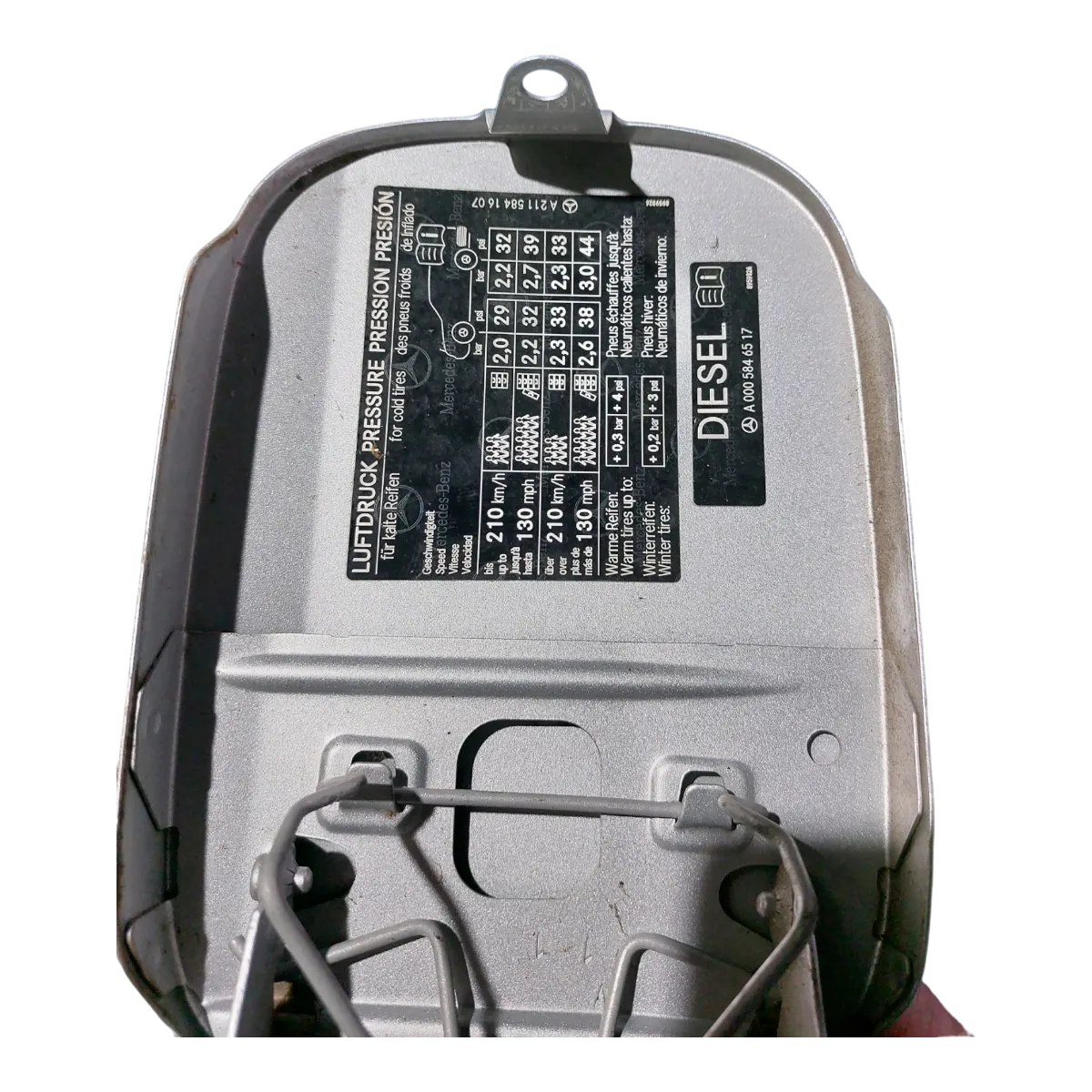 Mercedes-Benz   E-CLASS  W211  02-09   poklopac rezervoara goriva  A2115841607