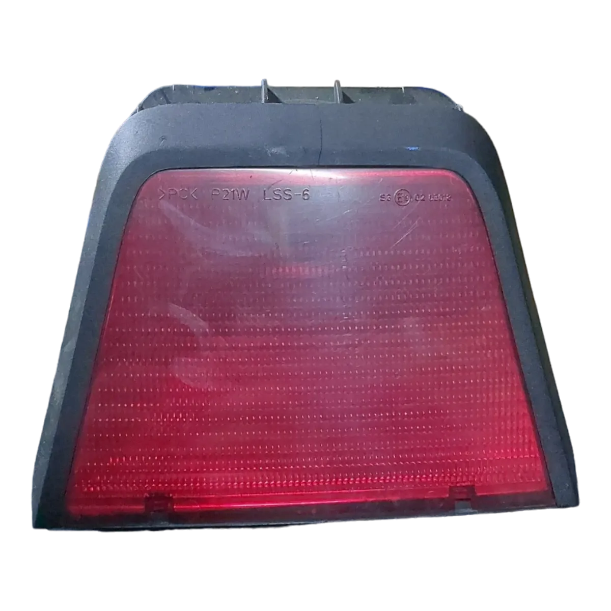 Dacia Logan  limuzina  04-12   lampa  zadnja srednja  8200211037