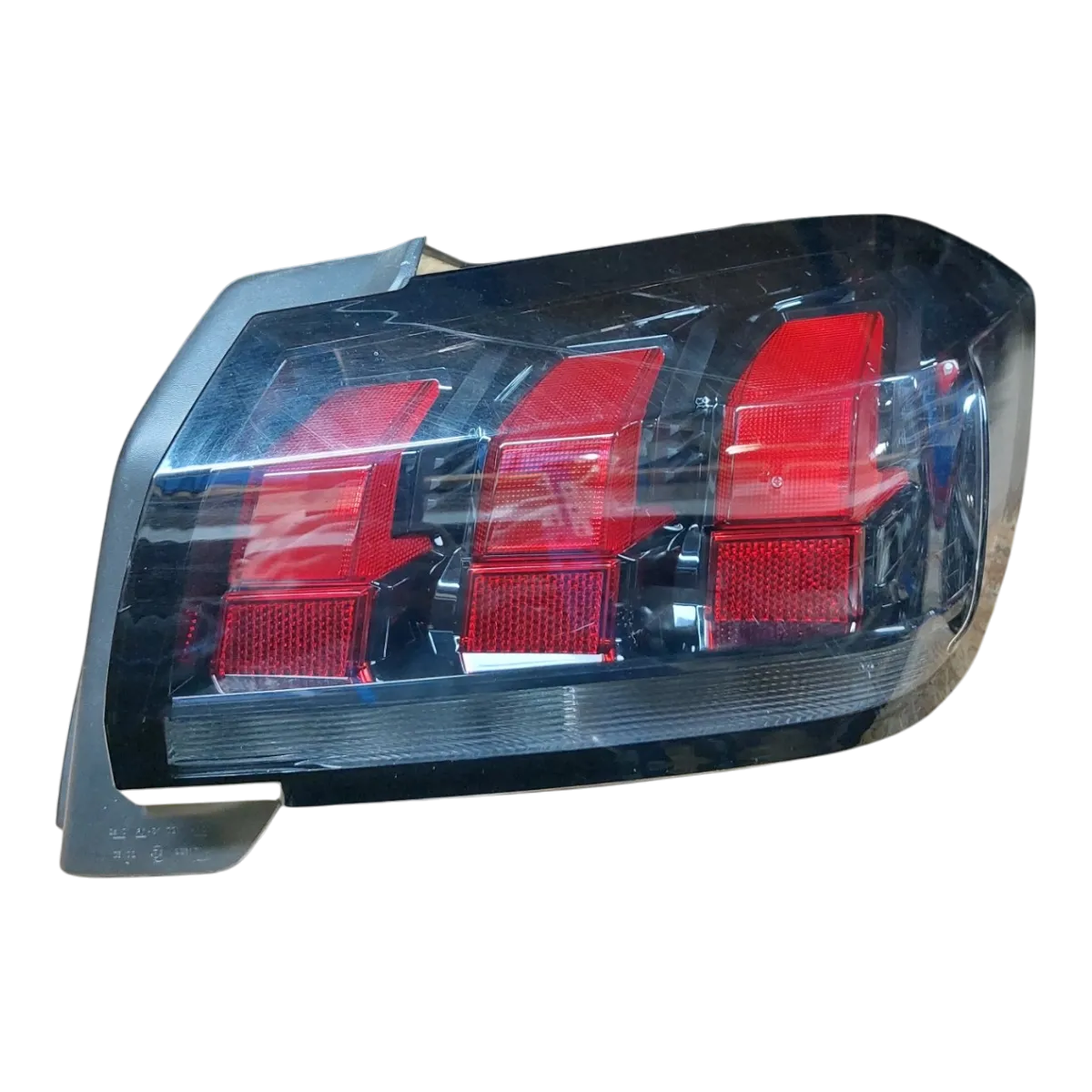 Peugeot 208 P21E 19-23 lampa zadnja desna vanjska 9823216580