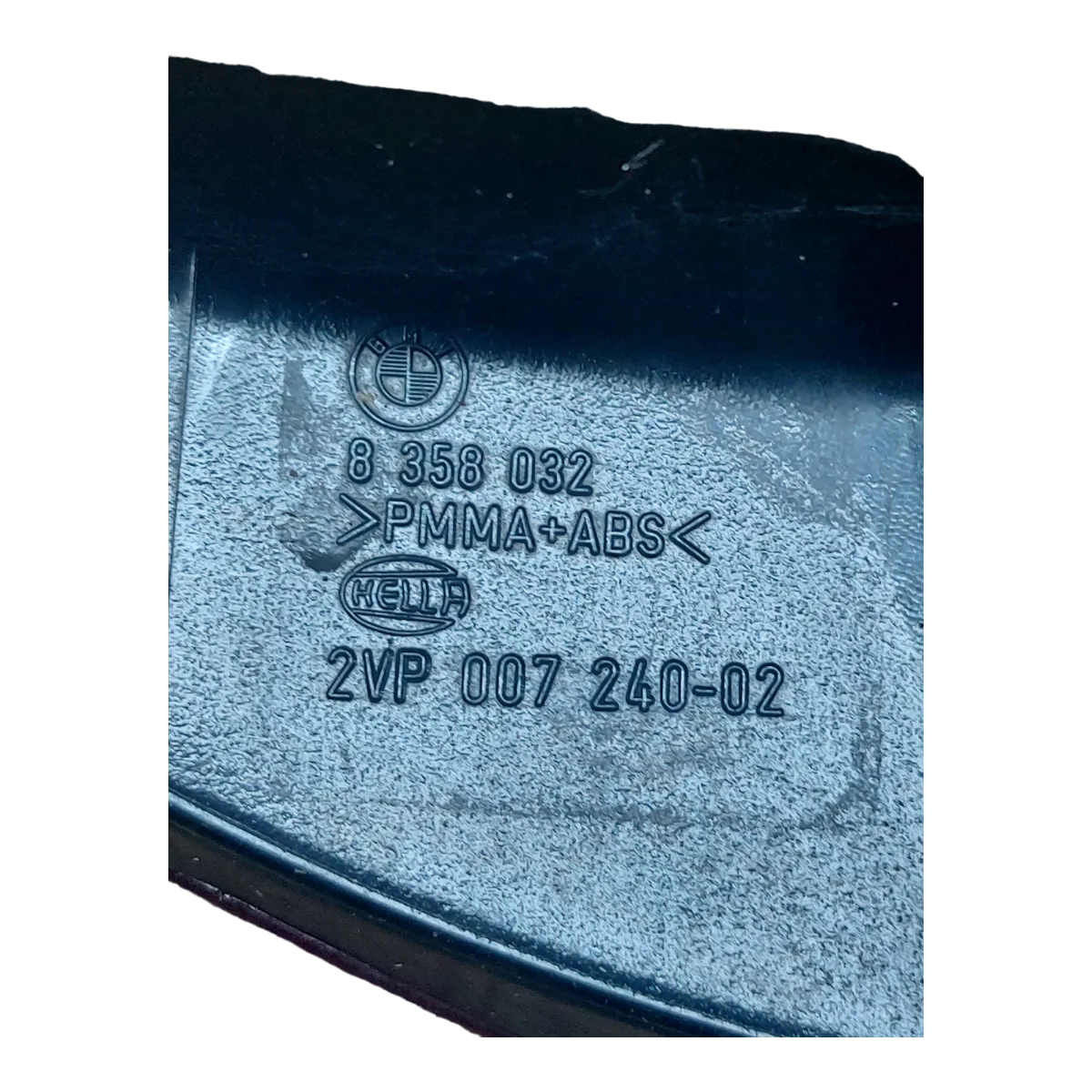 Bmw serija 5 E39 95-00 lampa zadnja desna  8358032