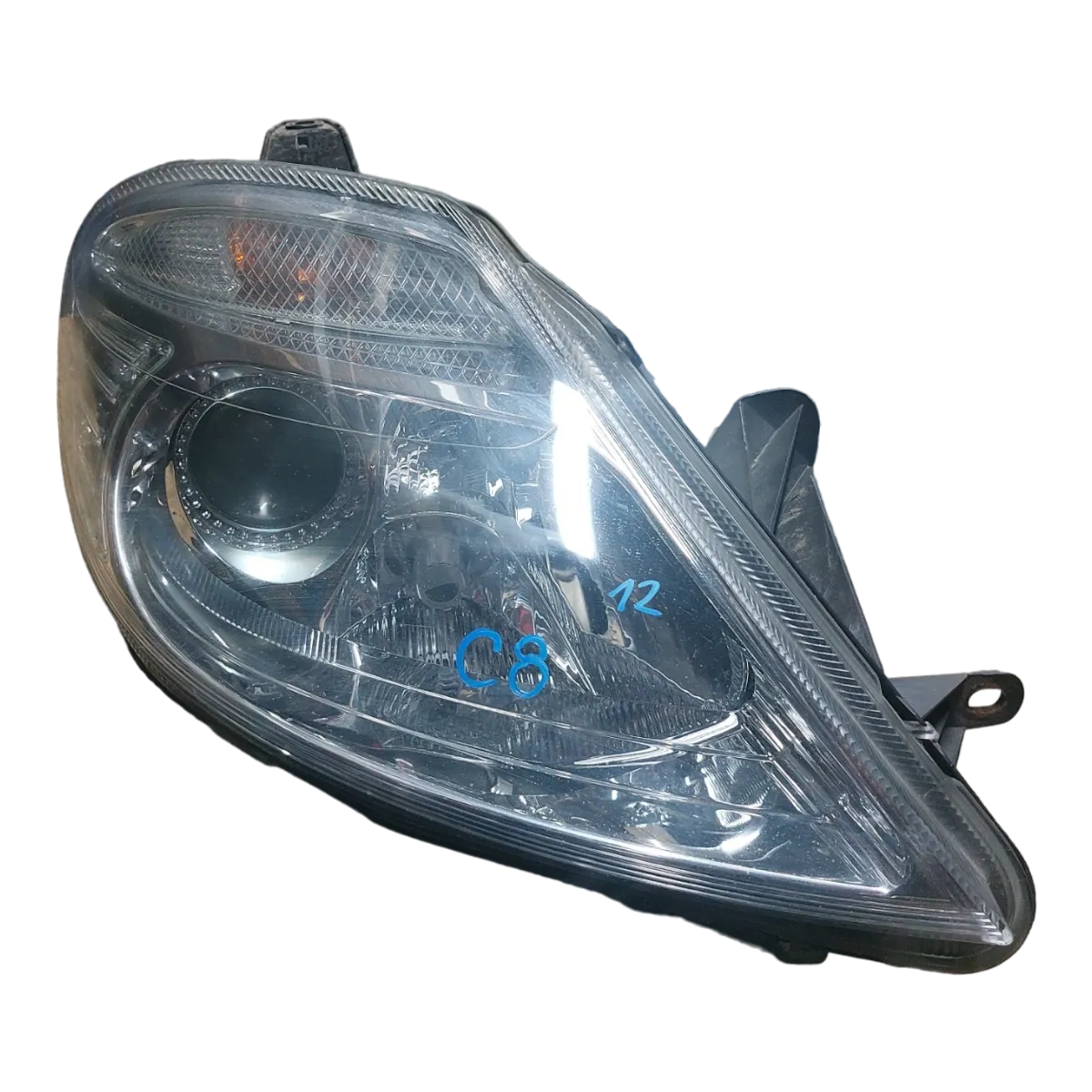 Citroen C8    02-09  far prednji desni     1494315080     puknuta 2 donja nosača