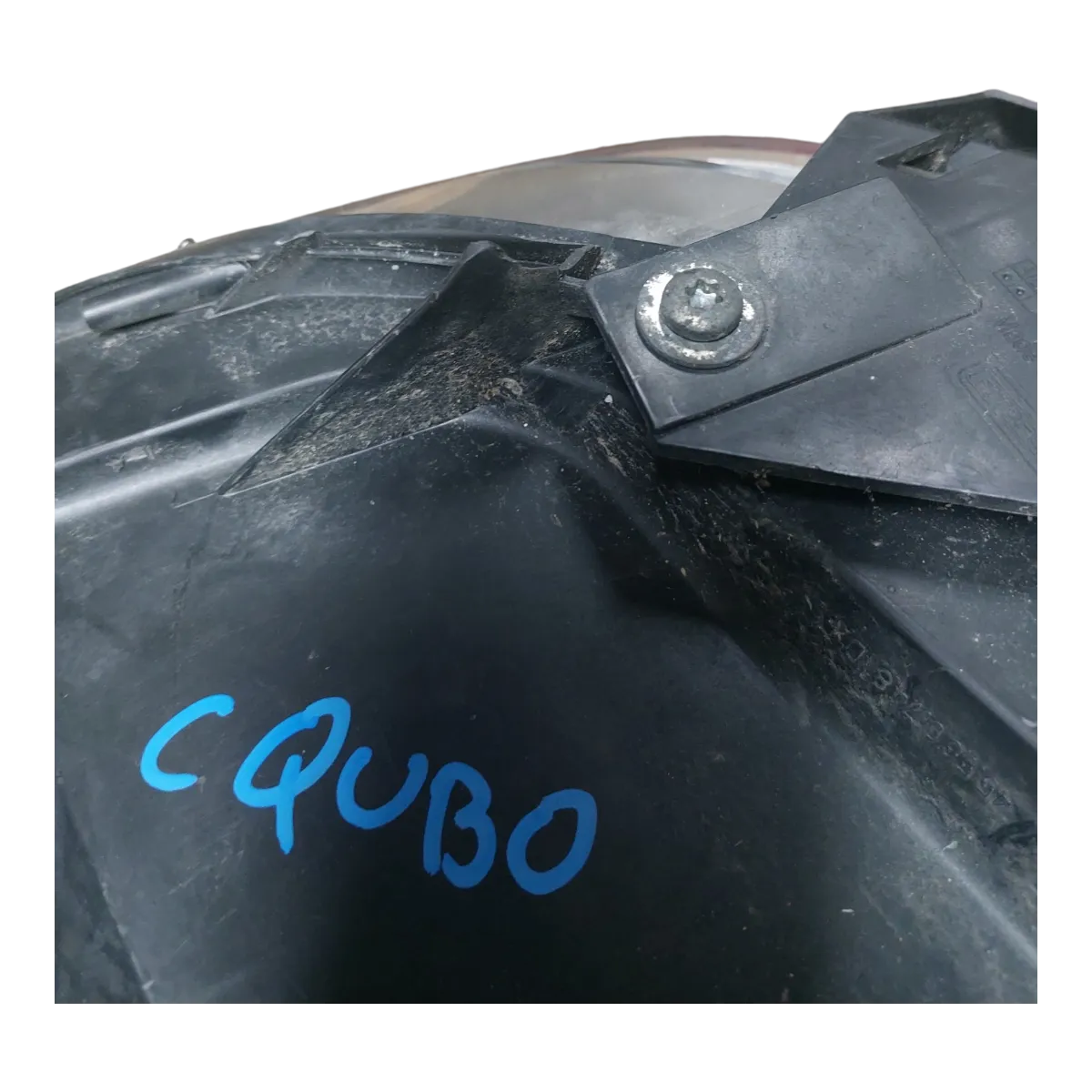 Fiat Qubo    08- 16   far prednji desni  45560393     fali donji nosač