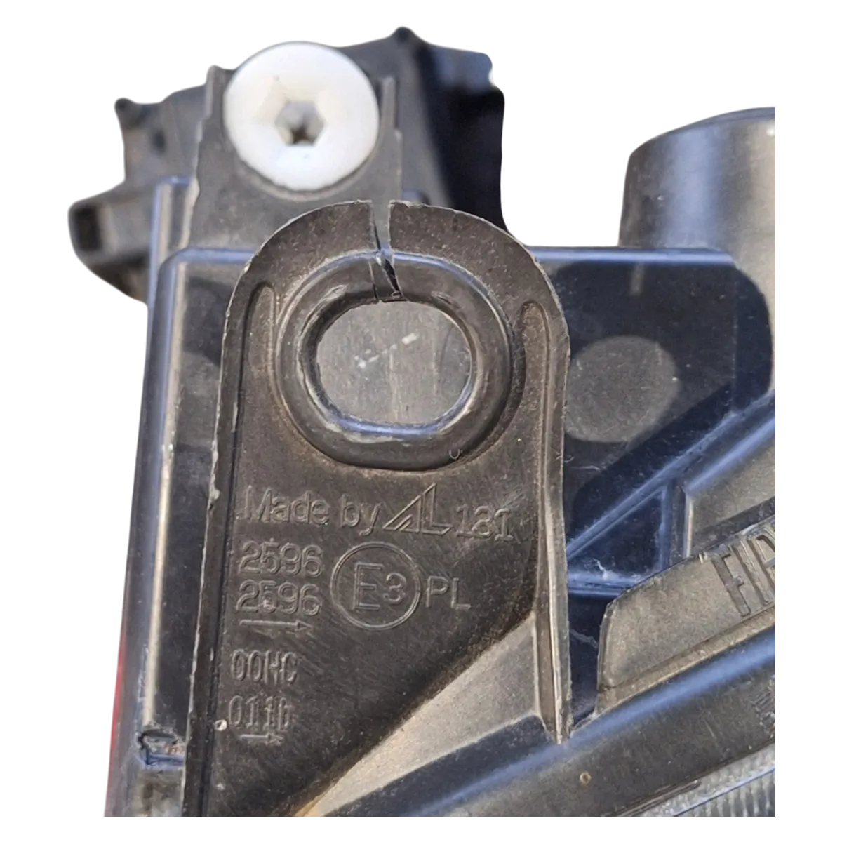 Fiat 500  07-     far prednji lijevi    45550748   puknuta kopča 1 kom, vareni nosač 1 kom