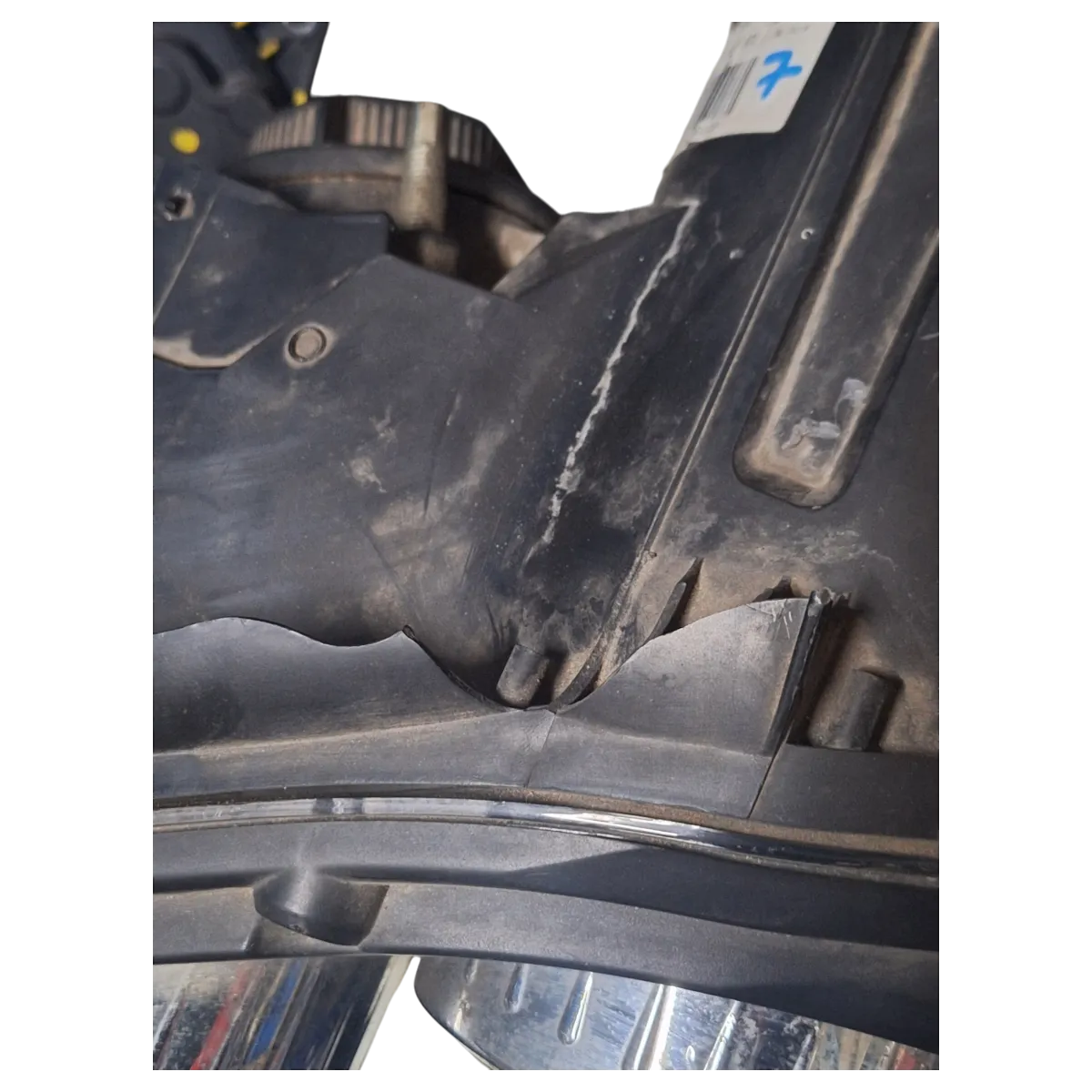 Alfa  Romeo 159   04-11   far prednji lijevi    60683988   428509999   potrgan nosač   3 kom