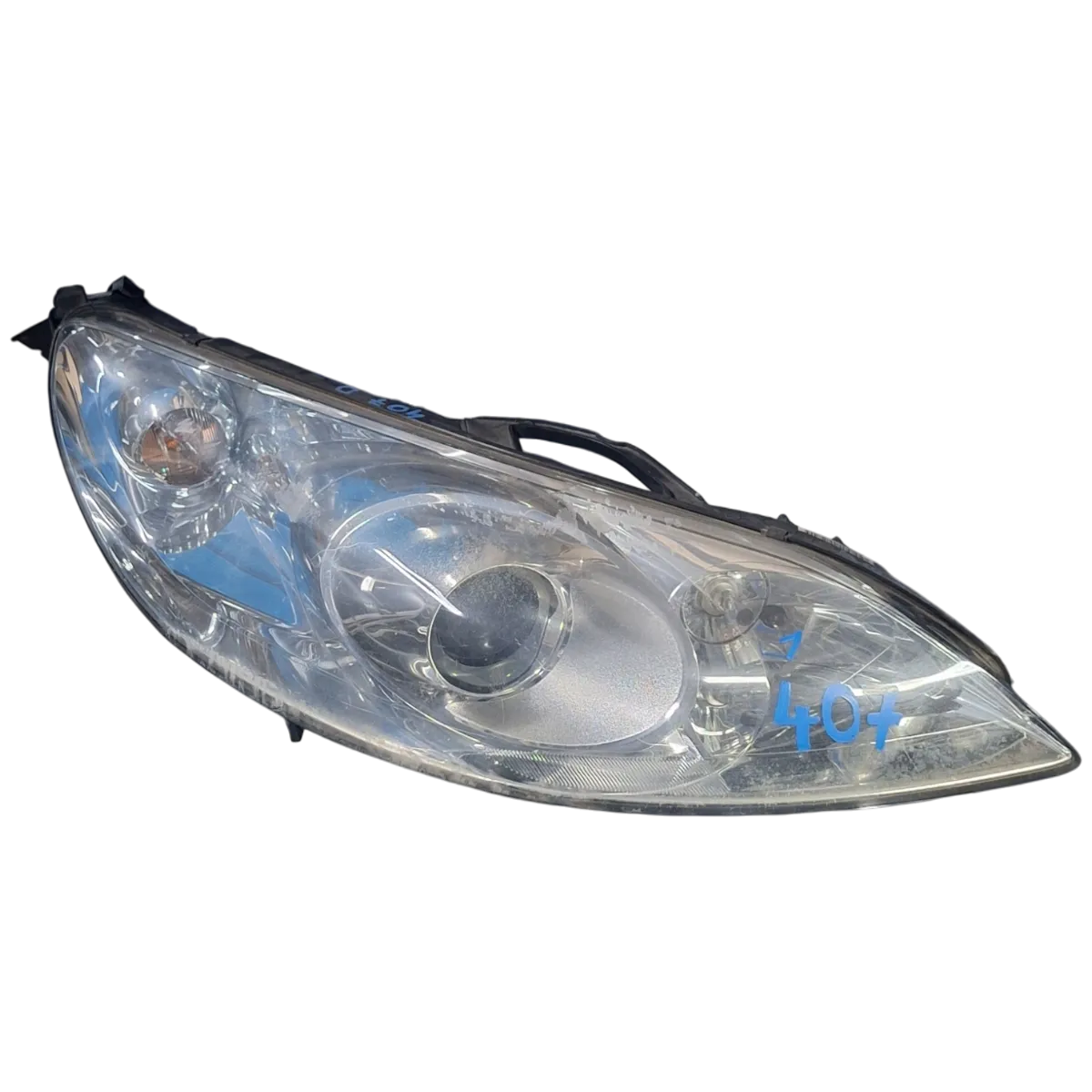 Peugeot 407   04-10    far prednji desni   9641939880  0301213202    potrgan nosač   2kom