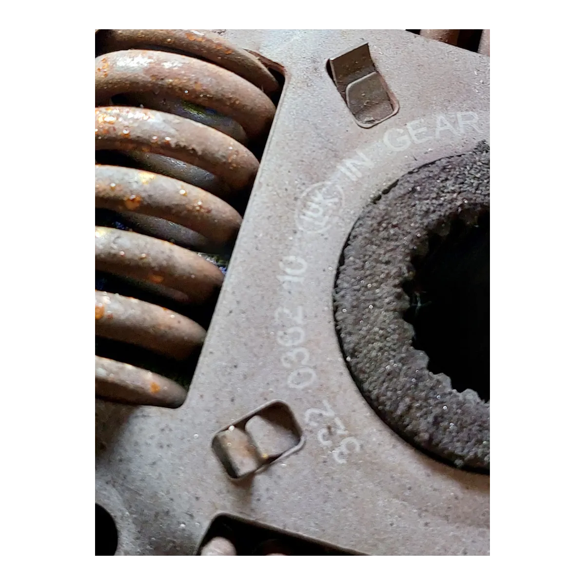 Fiat Punto Grande 1.3 M-jet 75ks  05-18   zamašnjak jednomaseni/korpa,lamela  55201525  322036210