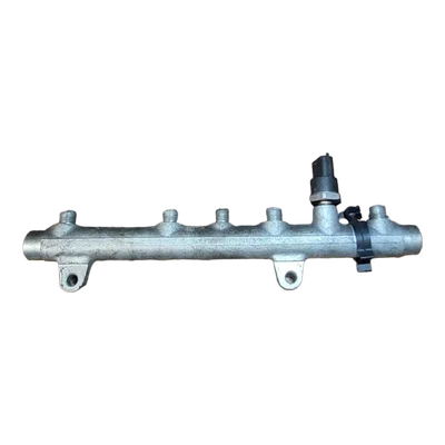Renault Megane II 1.9 DCI 01-12   rampa goriva   0445214015    7700111013