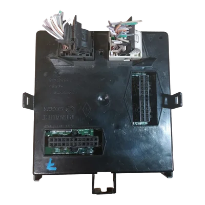 Renault Laguna II   00-08  UCH  unutarnja  kutija osigurača  8200262051   21671743 9D