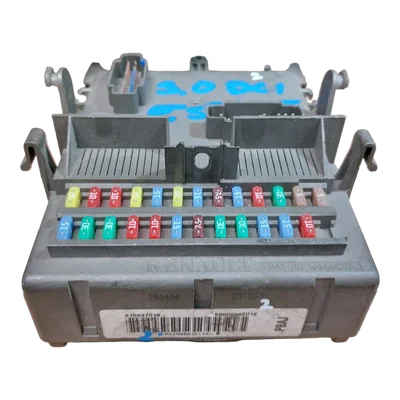 Renault Espace 3.0 DCI   02--    USM vanjska kutija osigurača   8200283815  8200004201