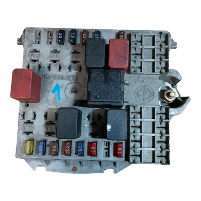 Alfa Romeo  147  1.6  twin spark 01-10   vanjska kutija osigurača  46558759