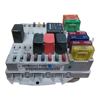 Fiat Punto II  1.2  16V  99-11   vanjska kutija osigurača  46760253