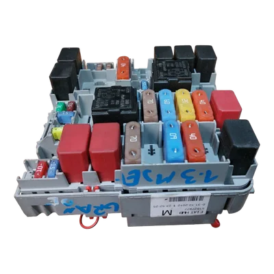 Fiat Punto Grande 1.3 M-jet  05-15    vanjska kutija osigurača   51827977