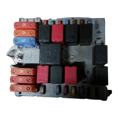 Alfa Romeo  147  1.9 JTD  01-10      vanjska kutija osigurača   51742420