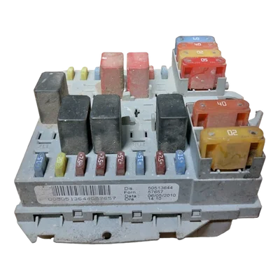 Alfa  Romeo 159 1.9 JTD 04-11   vanjska kutija osigurača   51867698