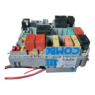 Opel Combo III 02-13   vanjska kutija osigurača   51867698