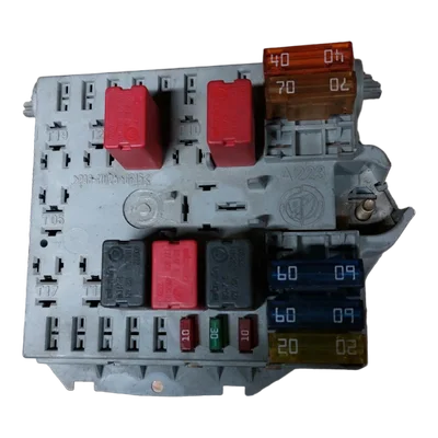 Fiat Punto II  1.2  16V  99-11   vanjska kutija osigurača   46835591