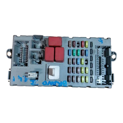 Fiat Bravo II 1.4 Turbo  07-14  unutarnja kutija osigurača  51829178