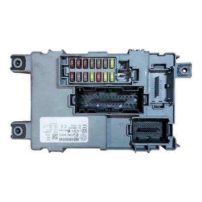 Fiat Punto Grande  1.3 JTD  05-15   unutarnja kutija osigurača  518690940