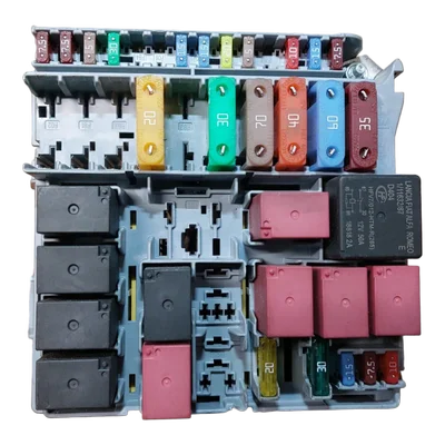 Fiat 500 Abarth  1.4 Turbo  07-     vanjska kutija osigurača  51905216