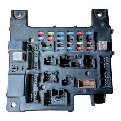 Citroen  C-Crosser  2.2 HDI  07-12   unutarnja kutija osigurača  519087902   8637A318