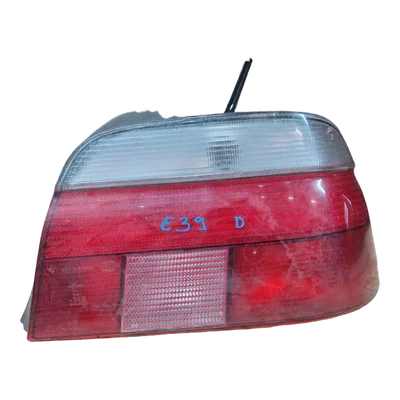 Bmw serija 5 E39 95-00 lampa zadnja desna  8358032
