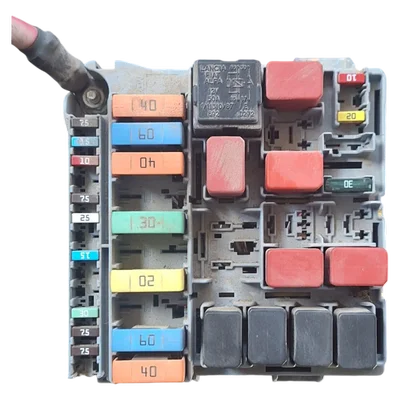 Citroen Nemo 1.3 HDI   07-15   vanjska kutija osigurača    51905216