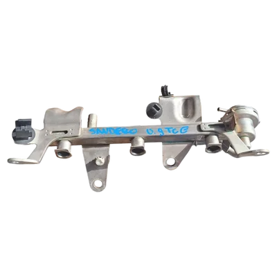 Dacia Sandero II 0.9 TCE  12-     rampa goriva    175201470R