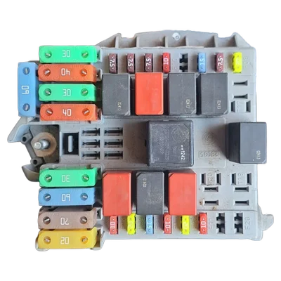 Fiat Linea 1.3 M-JET EUR V  07-18      vanjska kutija osigurača    51904542